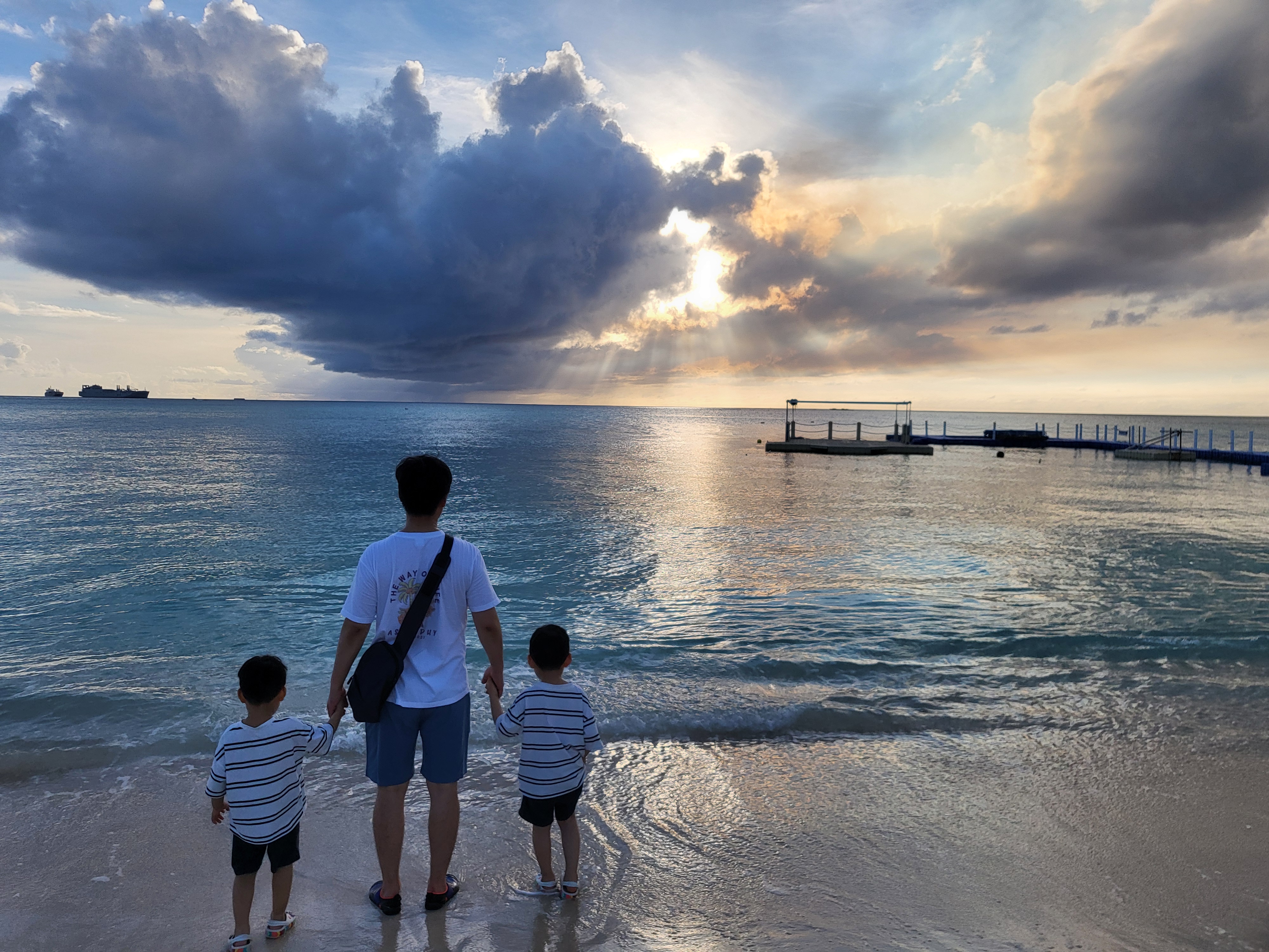 사이판 크라운플라자호텔 해변 노을 뷰