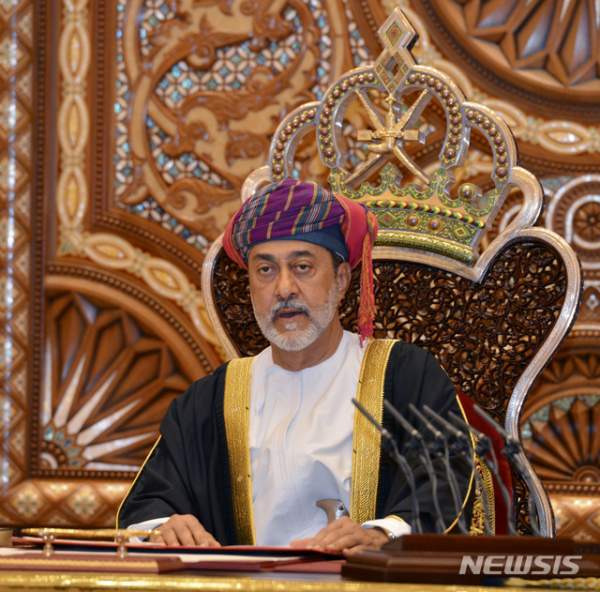 이란 외무 예방 결과 분석: 오만 술탄과 호르무즈 해협 안전 및 종전 협상 전격 논의