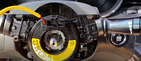 핸들 분해 후 클럭스프링 모습