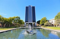 캘리포니아공과대학교(Caltech)는 미국 캘리포니아주 패서디나에 있는 연구중심 사립 공과대학교이다. 1891년 아모스 트룹에 의해 트룹대학교로 설립되었다.