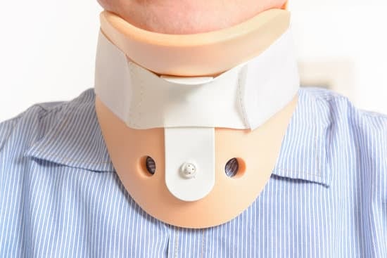 경추 디스크 제거술 (ACDF, Anterior Cervical Discectomy and Fusion)