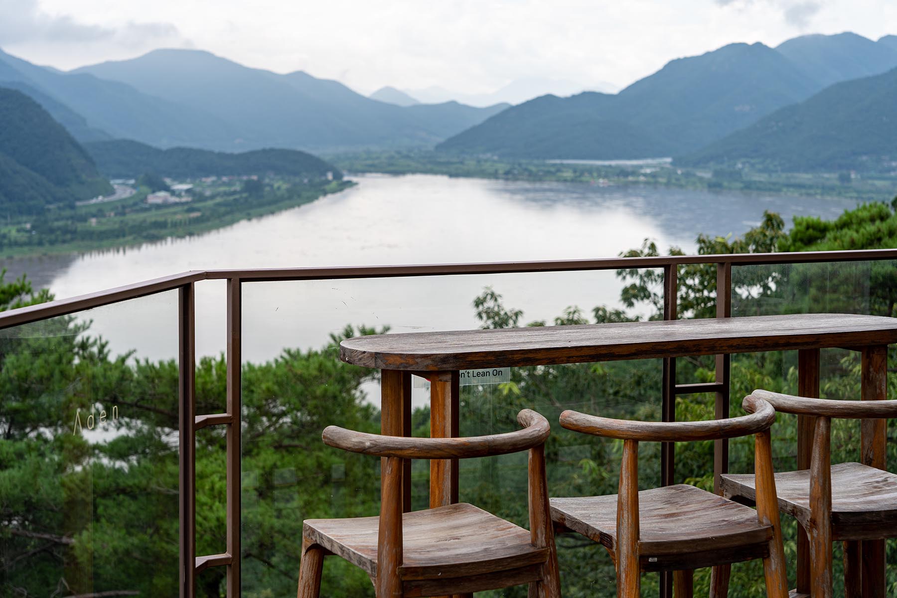 원동 카페 아덴 야외 좌석