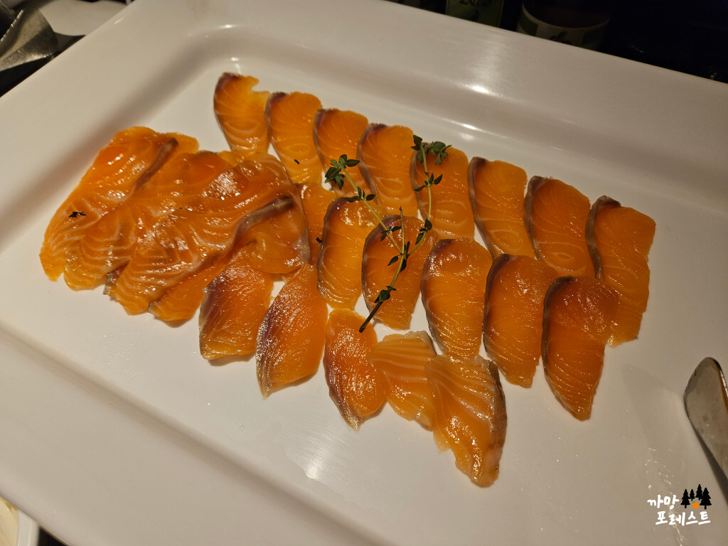 더 리버사이드 호텔 뷔페 연어