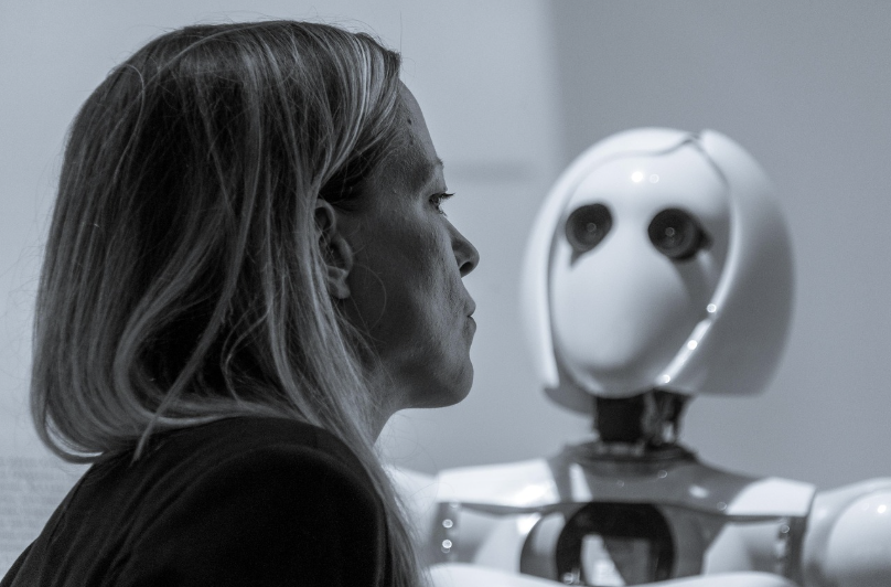 로봇이 돌보는 사회, 인간의 감성은 더 중요한 스킬이 된다