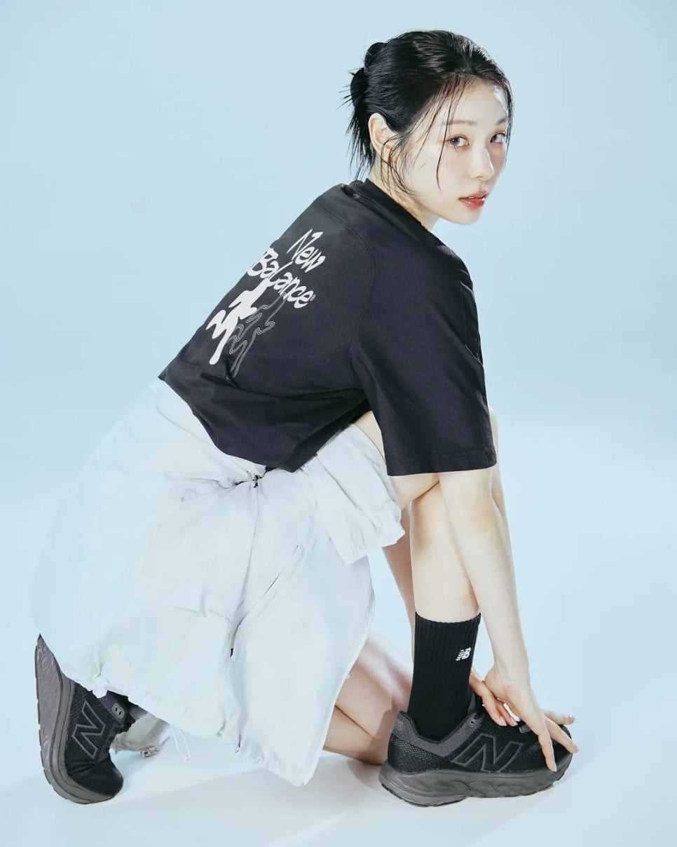스포티한 양말과 뉴발란스 스니커즈를 매치한 김연아의 발끝 클로즈업