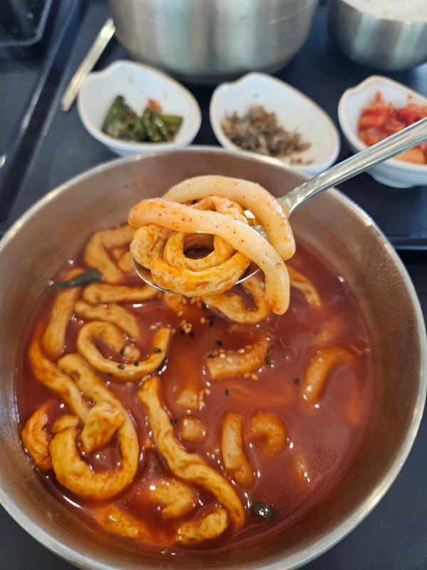 푸드코트 떡볶이 한입
