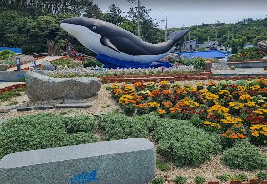 흑산도 항 방파제 등대