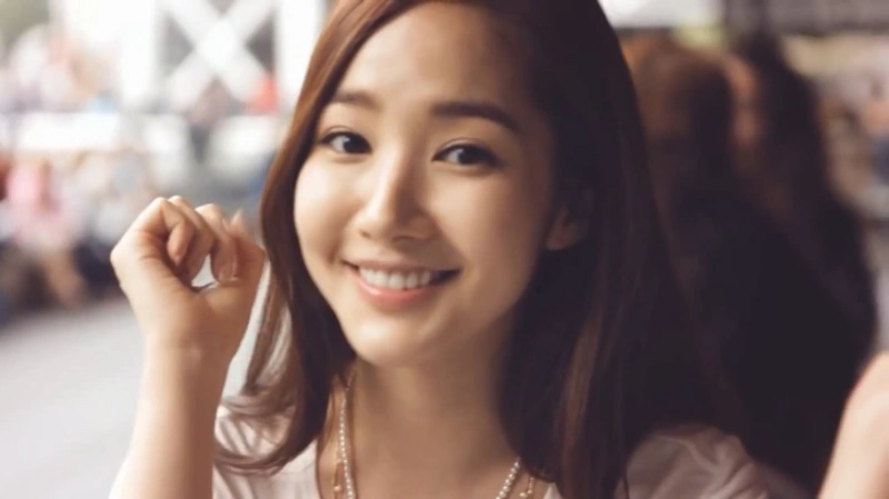 SK텔레콤 JUNE 광고에 출연한 박민영