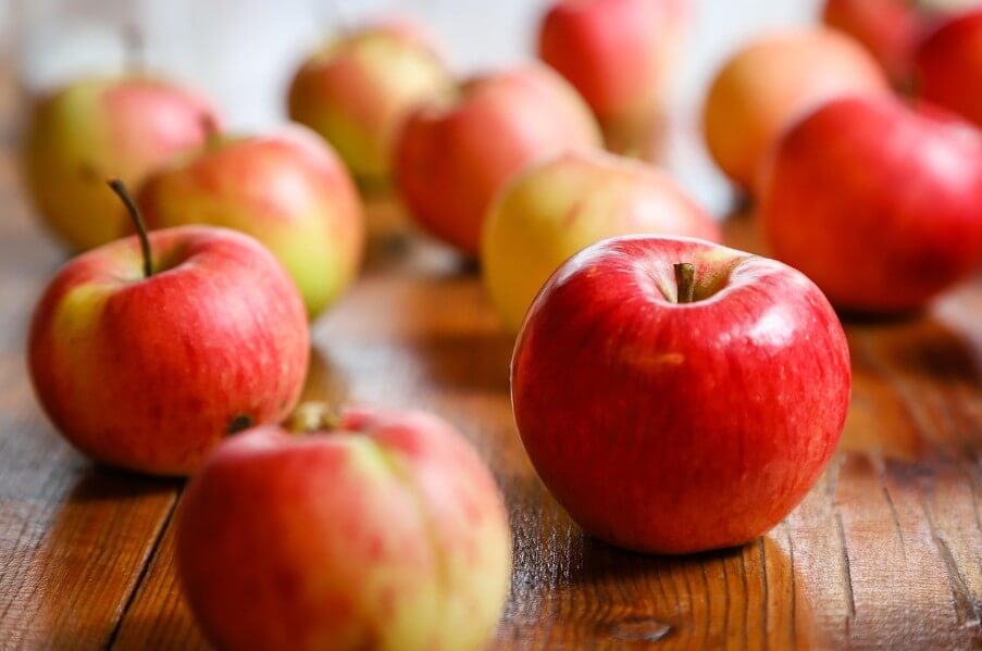 과일 중 여러 개의 사과