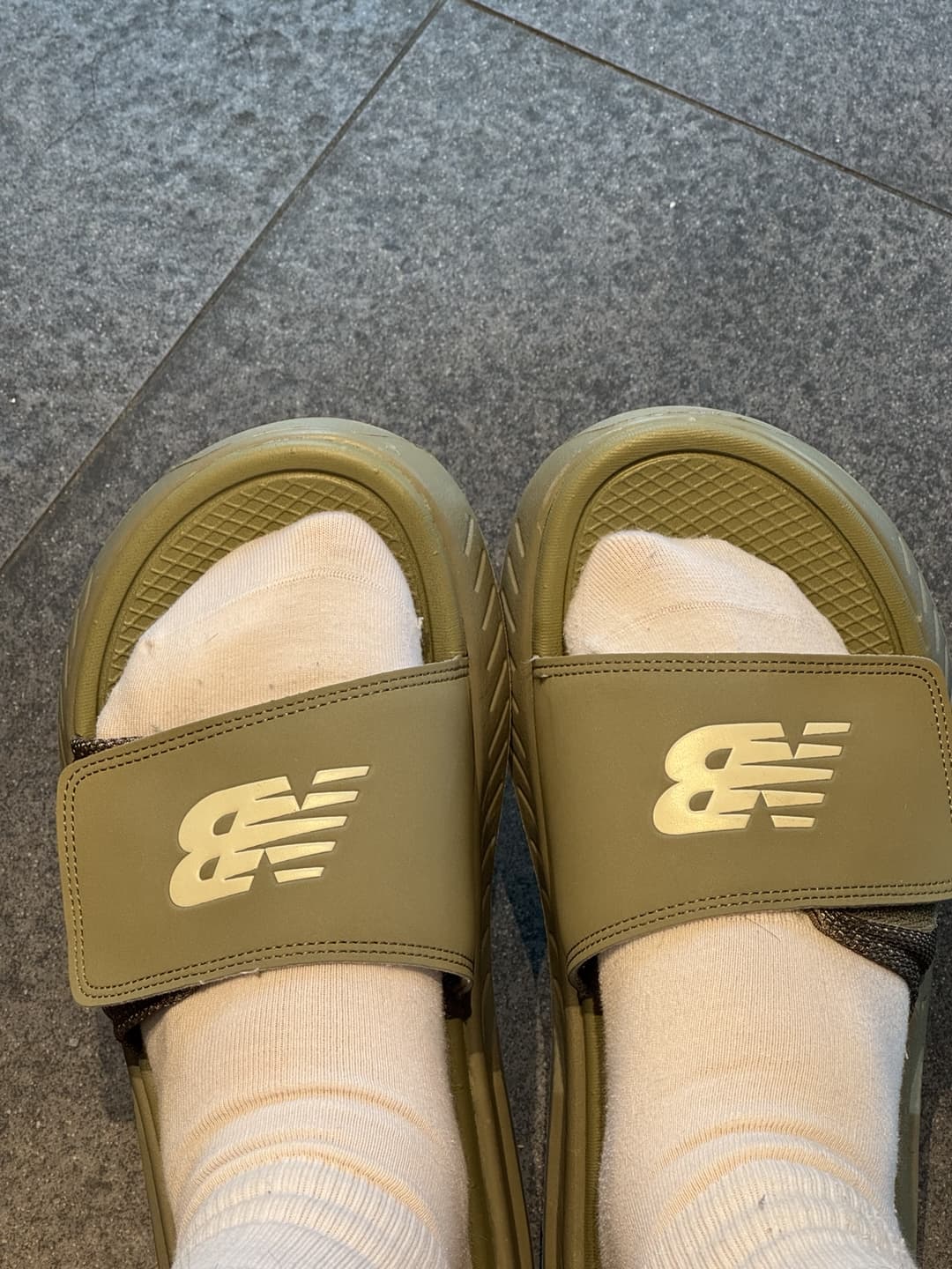 뉴발란스-쿠셔닝-슬라이드-SD1501KA3-실측-정면