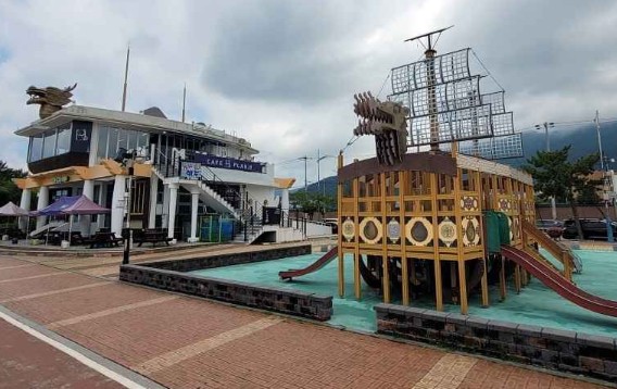 경남 여행지 추천 ❘ 창원 가볼만한 곳 베스트 10. 진해루해변공원