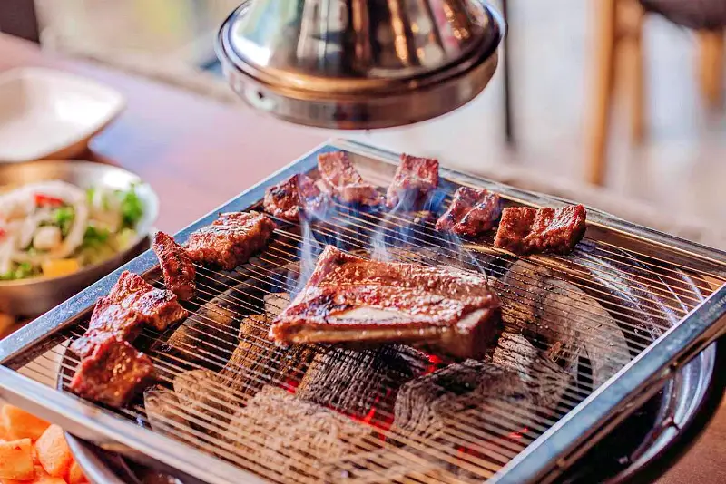 포천 맛있으면 영칼로리 육회 기본 반찬 소갈비 햄버거 이동 갈비 스테이크 한 상 맛집 추천