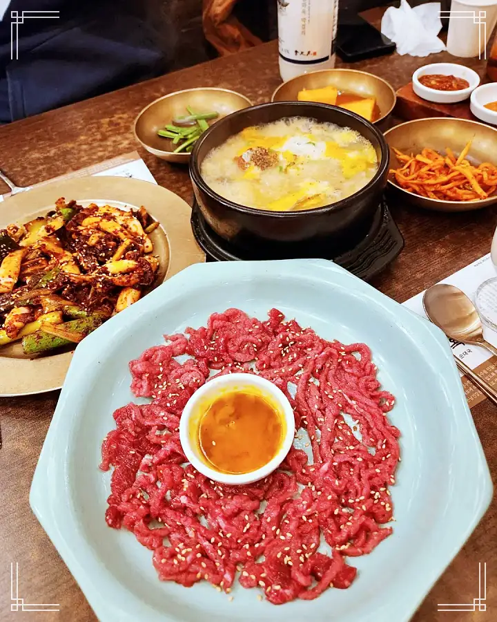 줄서는식당 송파구 잠실 방이동 순대국 맛집 엄현경 유재석 단골 4가지맛 모듬 순대 수육 오징어 숯불구이 육회 권율 추천 50회 소개
