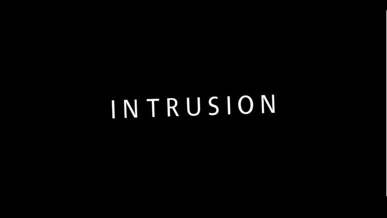 영어로 침입자라고 적힌 모습