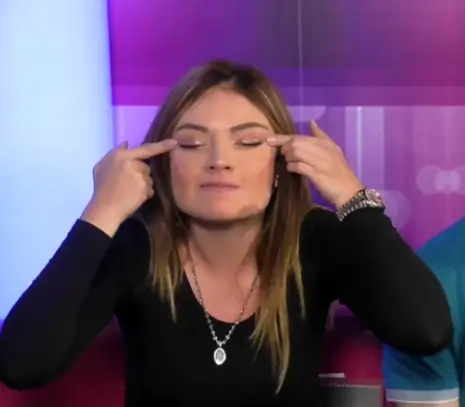 눈찢는 인종차별