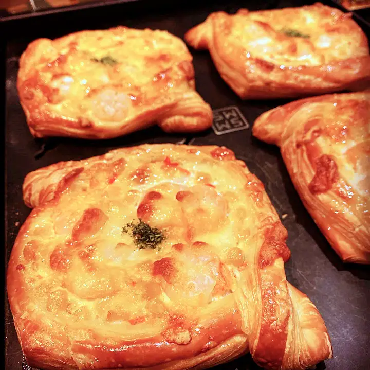 칸트의 마을 단짠단짠 치즈 브레첼 양평 베이커리 카페 맛집 추천 생방송투데이 리얼맛집 오늘방송 빵 플레이스