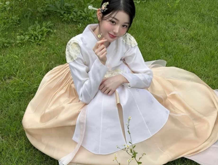 장원영 카리나 아이유 제니 여자 아이돌 한복 자태