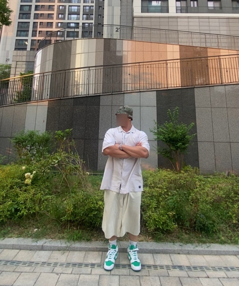 데일리룩('26. 7. 31.)엑스트라오디너리 카모 버킷햇 벙거지, 반스 케슬러 체커보드 우븐 반소매셔츠, 무신사스탠다드 버뮤다 데님팬츠, 나이키양말, 나이키 덩크하이 스타디움그린