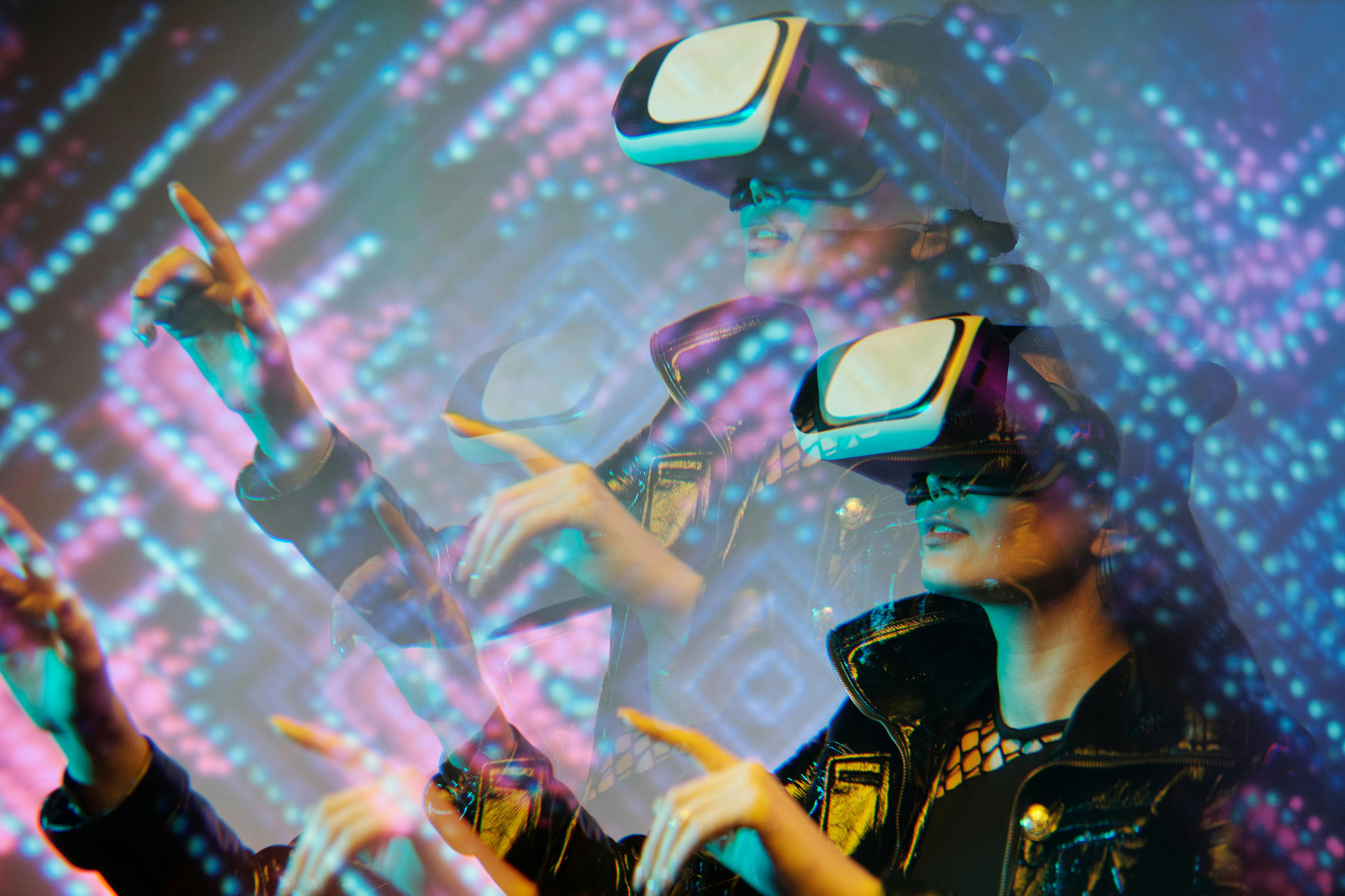 가상 전시회·콘서트 체험기, 현실보다 몰입되는 디지털 문화