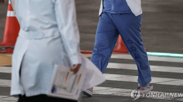 선배의사의 호소 &quot;처벌 가능성 높다&hellip;돌아와 대화하라&quot; 환자들의 불편 초래