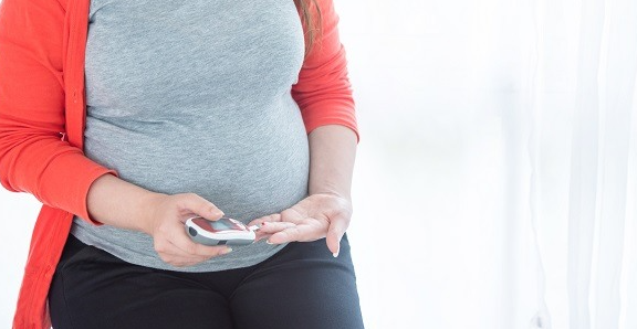 혈당체크중인-비만여성