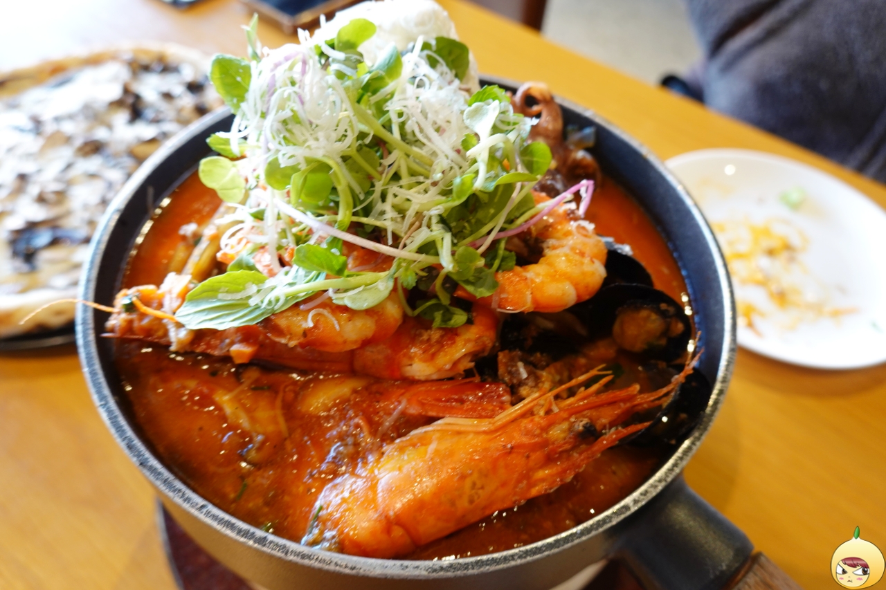 해산물이 그득한 라구까수엘라