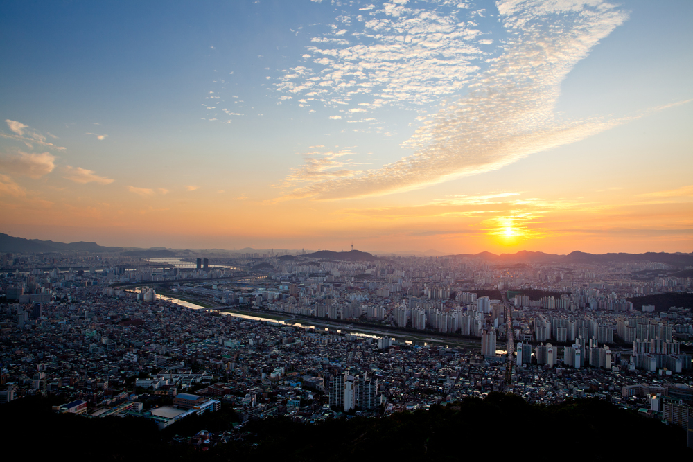 CASBEE 인증은 건축물의 지속 가능성을 평가하고 인증하는 시스템으로, 환경, 경제, 사회적 측면에서의 건물의 성능을 평가합니다.