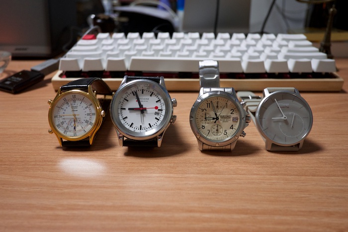 가지고 있는 시계들과 비교. 사진에는 없지만 Tmax Weekend와 비슷한 사이즈임. 맨 오른쪽이 Activite Pop