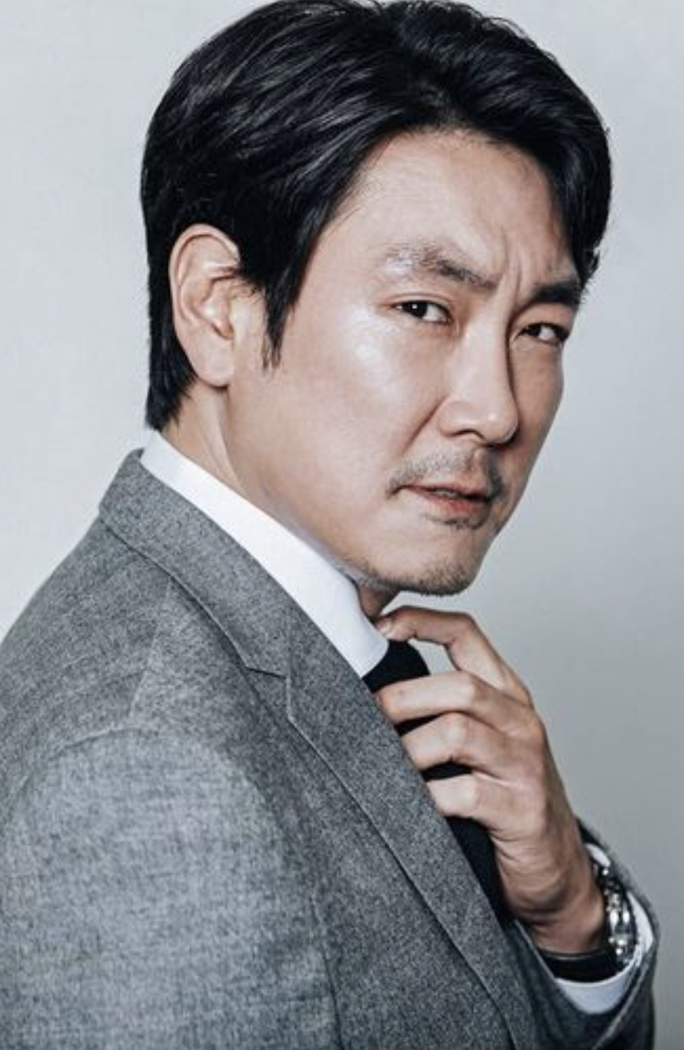 배우 조진웅