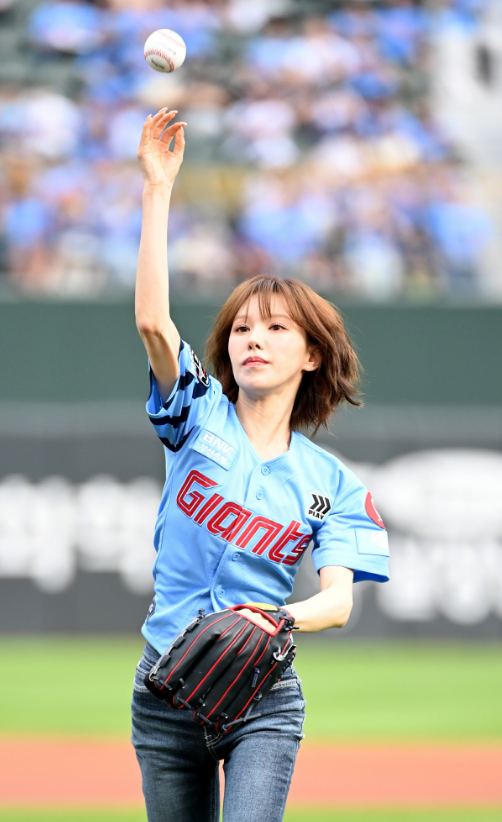 레드벨벳웬디사직역전승요정,웬디 시구,사직 야구장 롯데자이언츠,롯데 자이언츠 역전승,승리 요정 웬디,2025 크러시 페스티벌