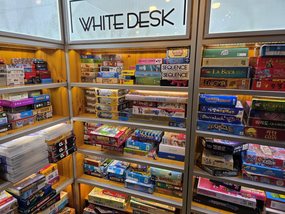 카페-내부-보드게임