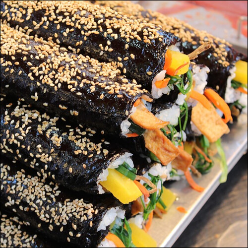 김밥이 쌓여있는 모습