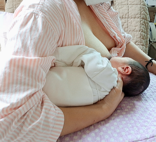 모유수유 사출 극복하려다가 애 잡을뻔 한 후기(근데 결국 1년 완모함)