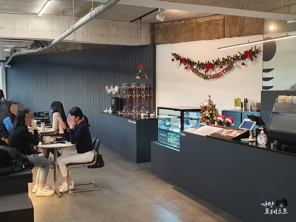 헤올 커피로스터즈 내부