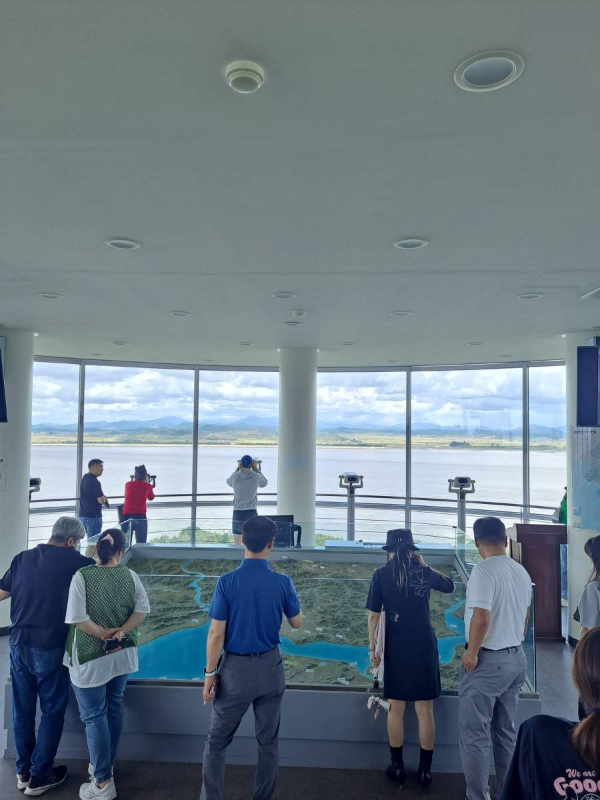 시청각교실 자유롭게 둘러보다