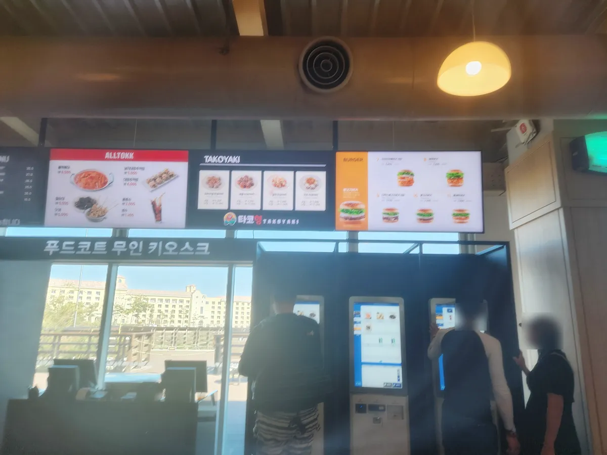 한화쏘라노-워터피아-푸드코트