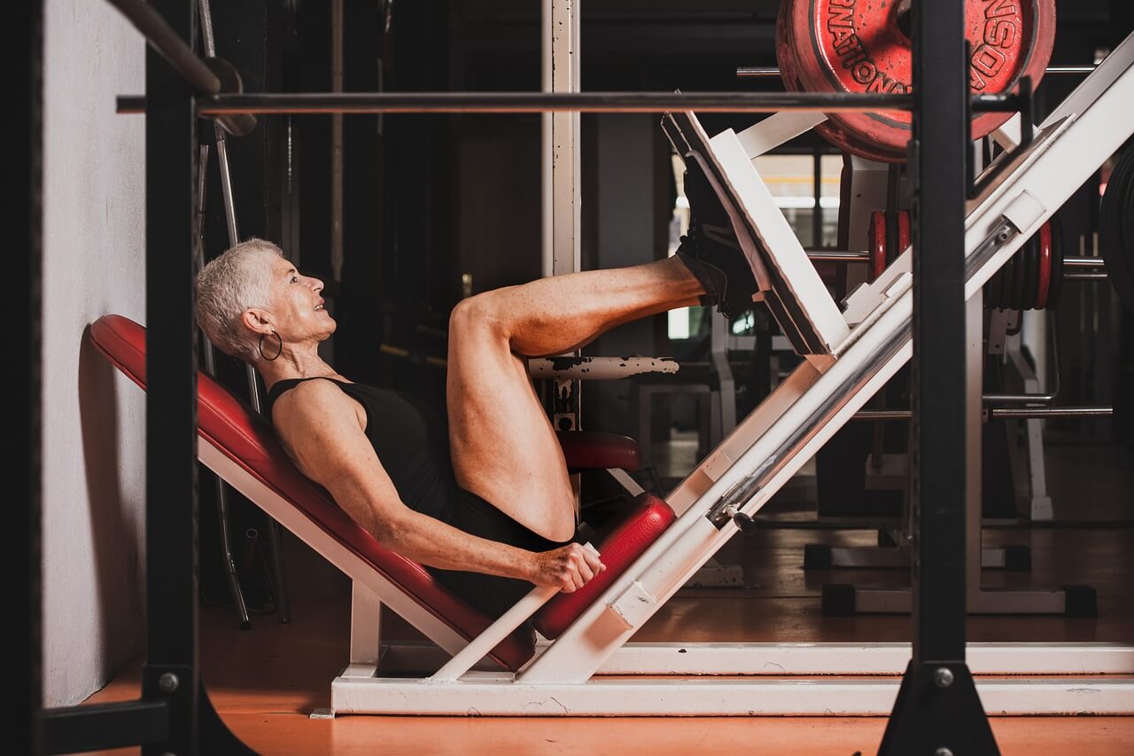 운동하는 중년 여성