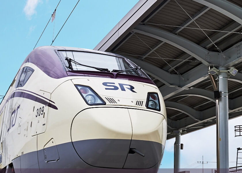 SR이라고 쓰인 열차