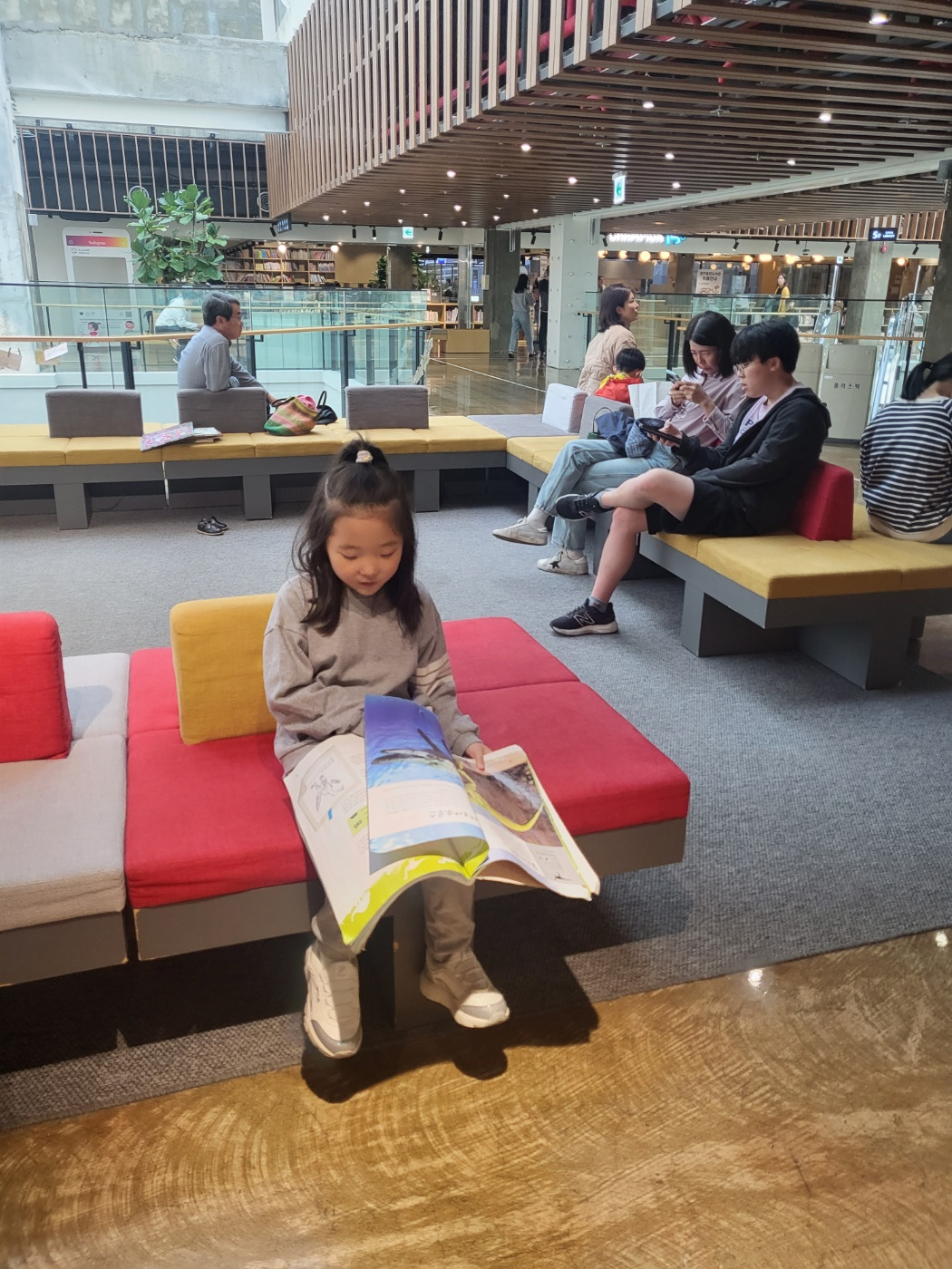 청주 열린도서관(원더아리아 5층 도서관)