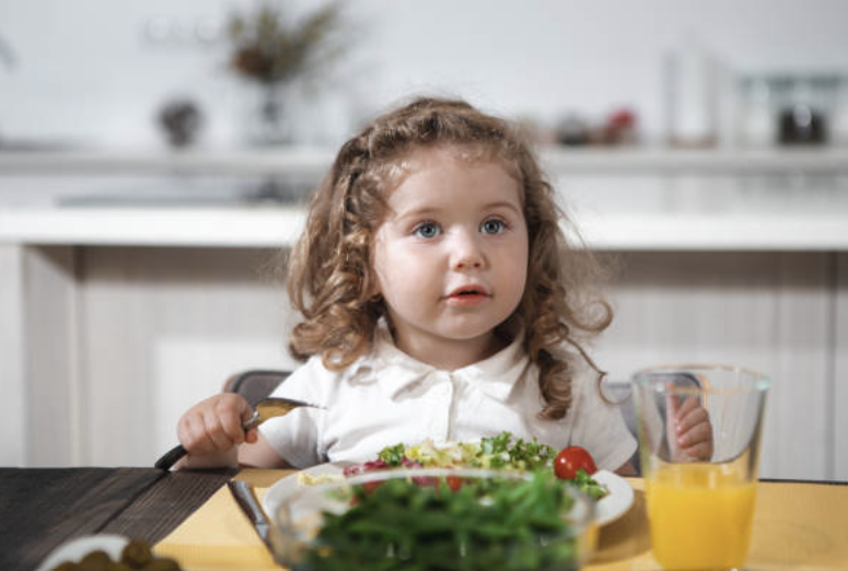 밥 잘먹는 아이