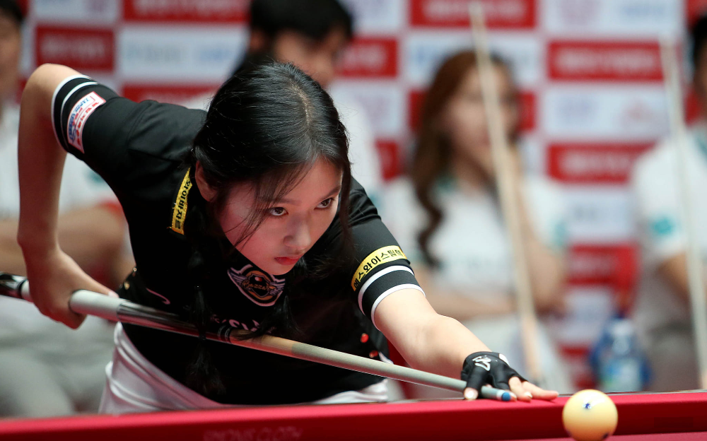 PBA 팀리그에서 한지은에 스트로크를 준비하고 있는 모습