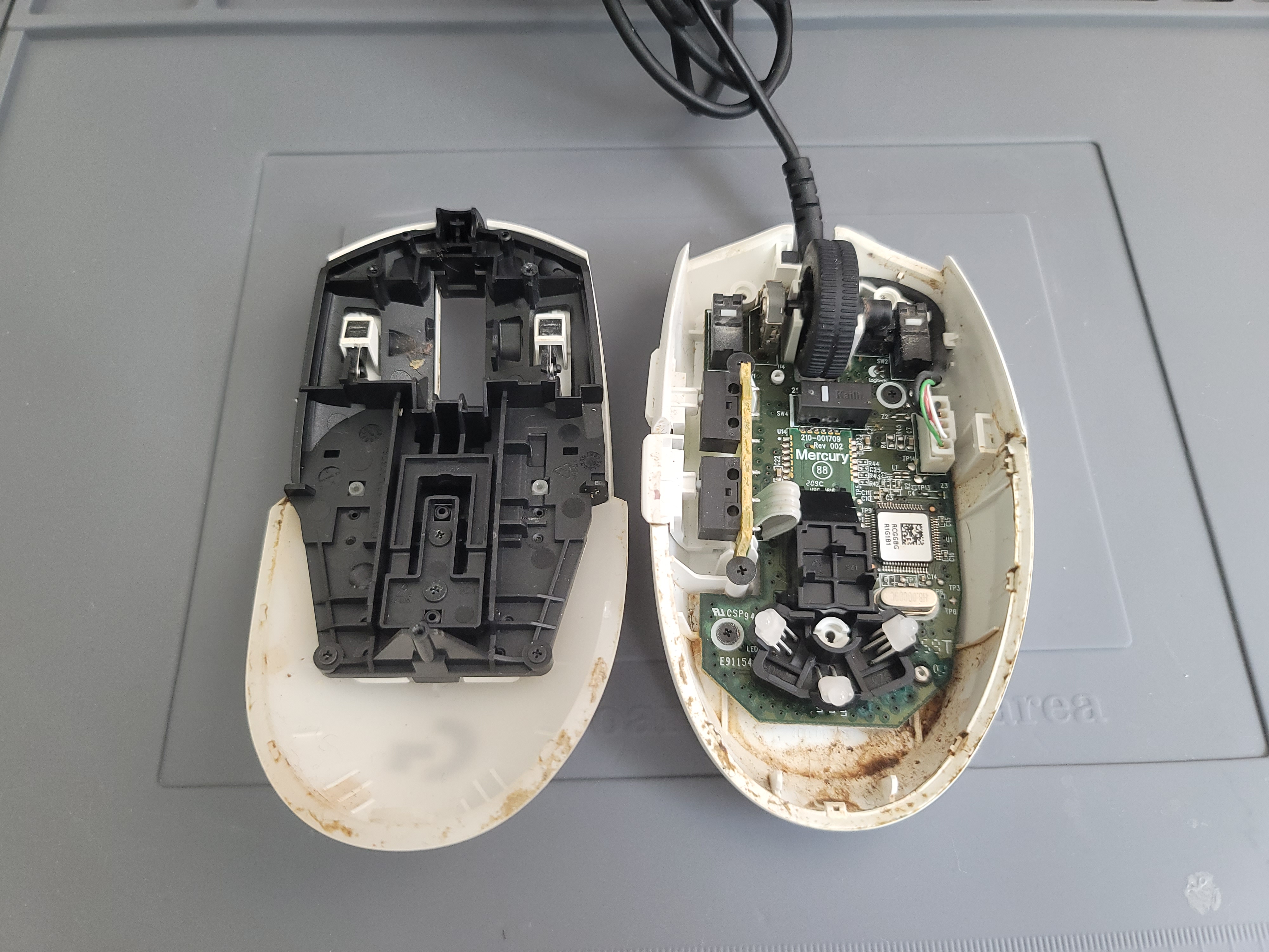 G102 먼지 끼임 증상 수리 내부 오염 분해 상태 사진