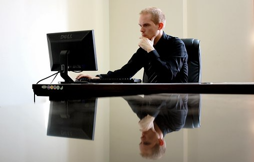 생각을 멈추고 쓰기 시작하자.