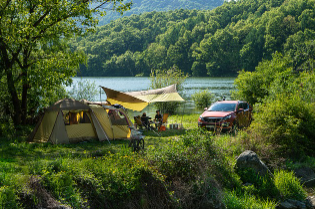 캠핑 시 유용한 꿀팁과 노하우 – 불 피우는 방법, 벌레 퇴치법, 짐 싸기 팁
