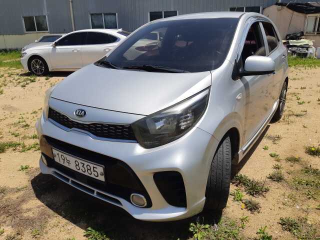 모닝 모델연도 : 2017년 263,467 km / 오토 / 가솔린