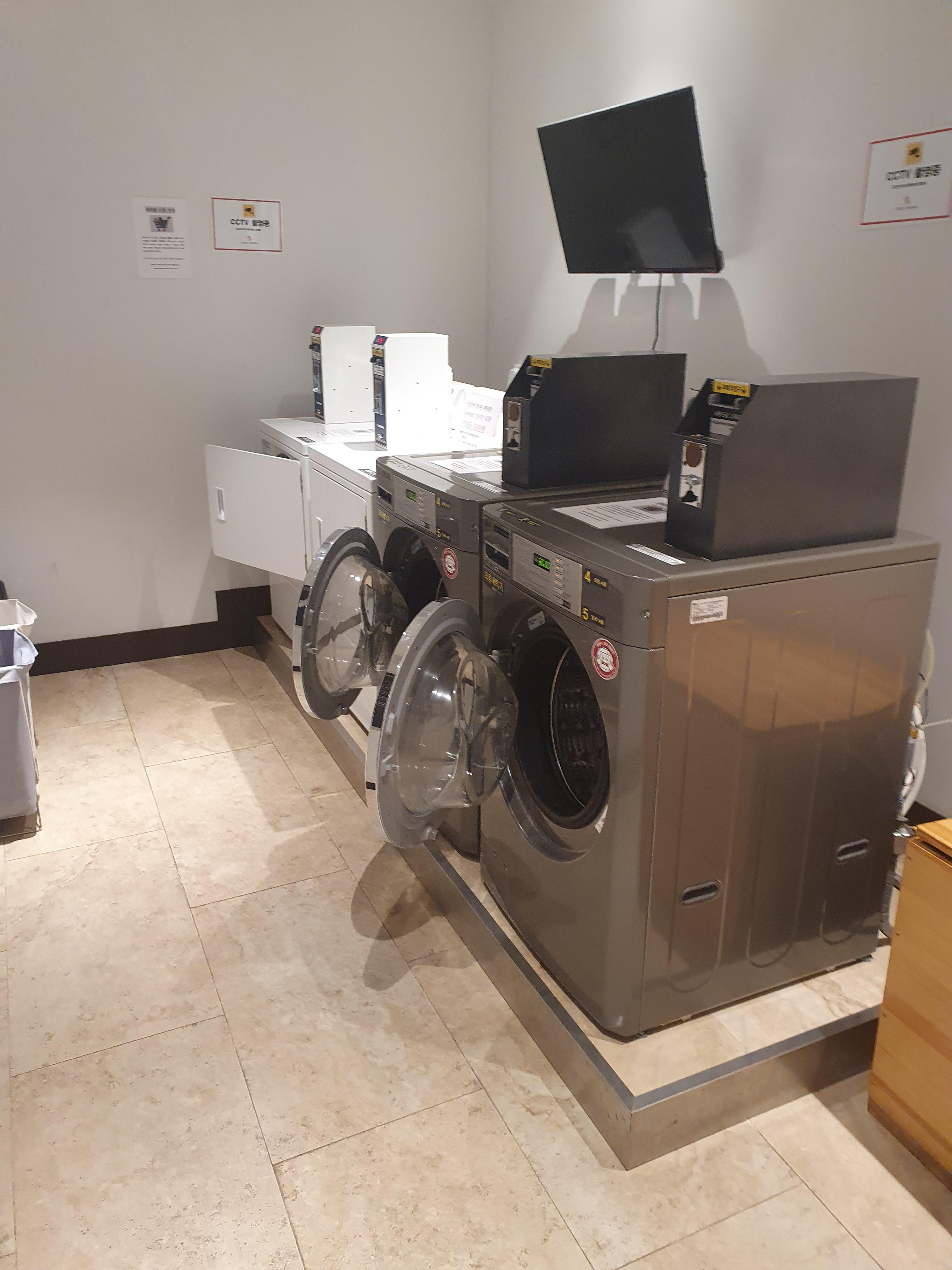 더본 호텔 지하1층 세탁실