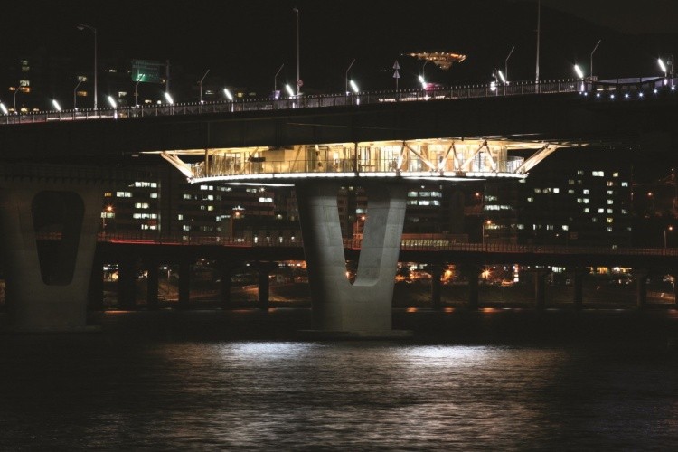 한강 광진교 교각 아래 위치한 이색 문화공간 광진교8번가 외관 모습