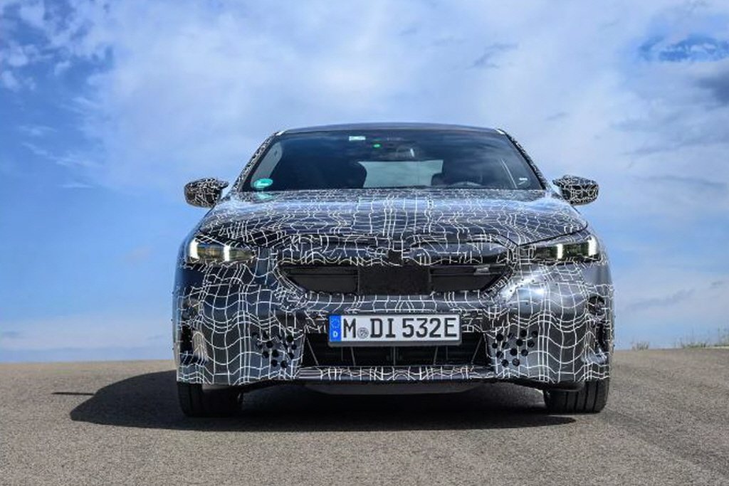 BMW 신형 5시리즈 풀체인지 위장막 테스트카