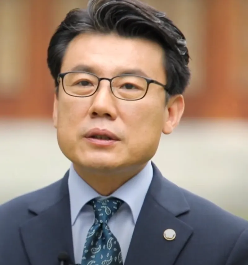 국회의원 인터뷰 사진19.webp