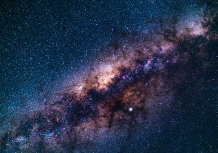 은하는 상호작용을 한다